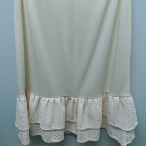 🦥 5/$20 Cream Skirt Extender - Ruffle